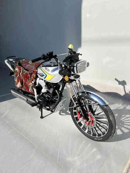 السلام عليكم دراجه سيفان سولنك الأصلي موديل 25 صار شهرين من طالع من معرض ماشيه 3000 صار 4تبديلت مال دهن #مراوس #فقط بوكسر 21او 20كون شرط نضيف العنده يتصل عليه وبل خدمه *********** خاص مقفول 🔐 فقط اتصل
