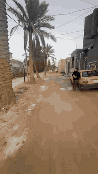 للبيع 60 متر سند 25 علوه الفحل شارع فائق المضمد
غرفة واستقبال ومطبخ 
ابيعه هوه ومحتوياته الكاونتر وكلشي 
ب22 وبي مجال
***********
