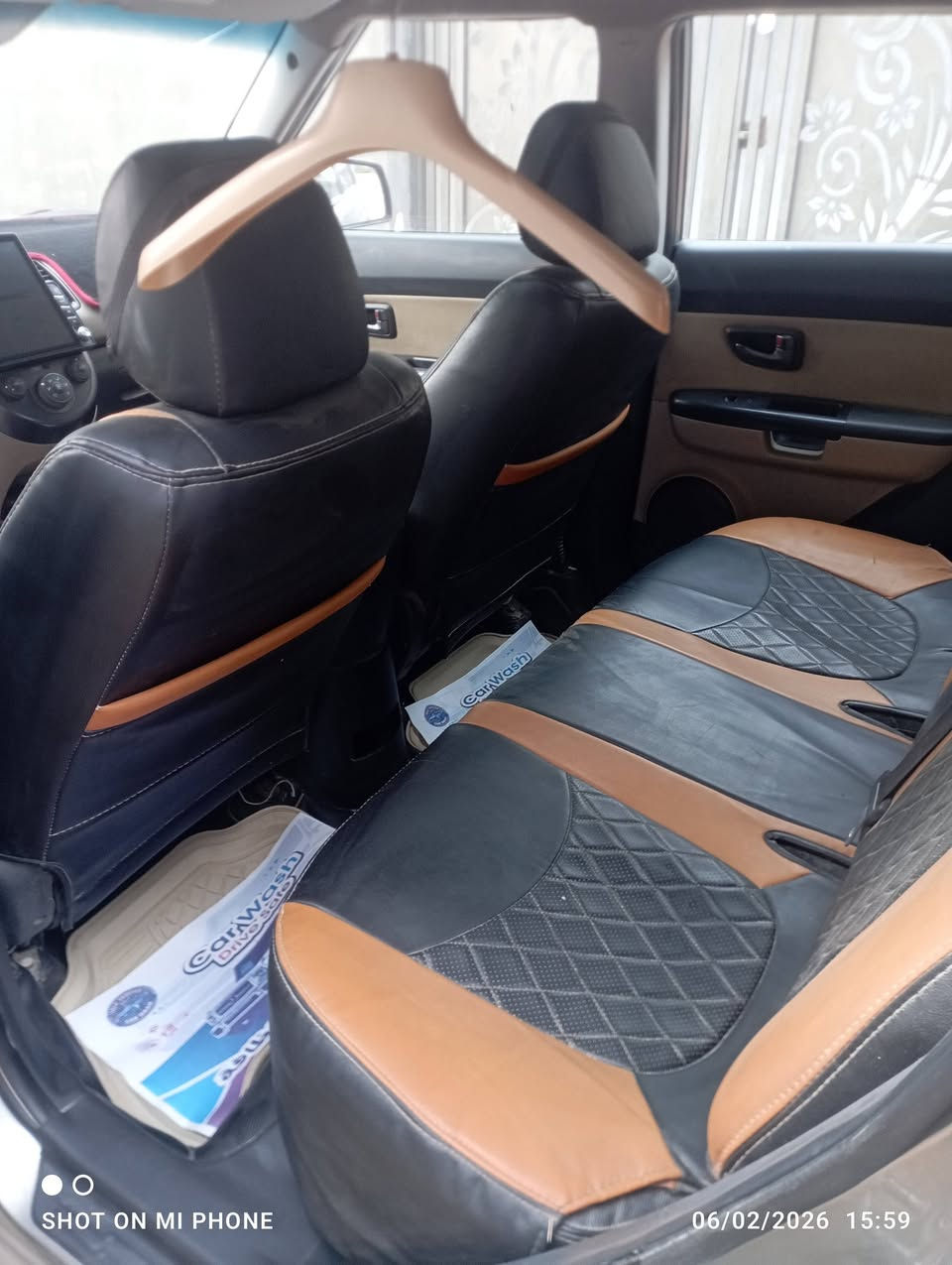 السلام عليكم
صول 2011باسمي للبيع محرك 2000دوش وكير شرط الضمان تحكم سبع اللوان داخل سستم صوت ويل كب فتحه سقف
بصمه 
كامره 
شاشه 
ماشيه قليل جدا84الف
السياره كانت مجفيه على تراب جفيه بدون دواخل ولا شواصي وصوره موضحه عدكم السعر 95وبي مجال *********** السكن حله
