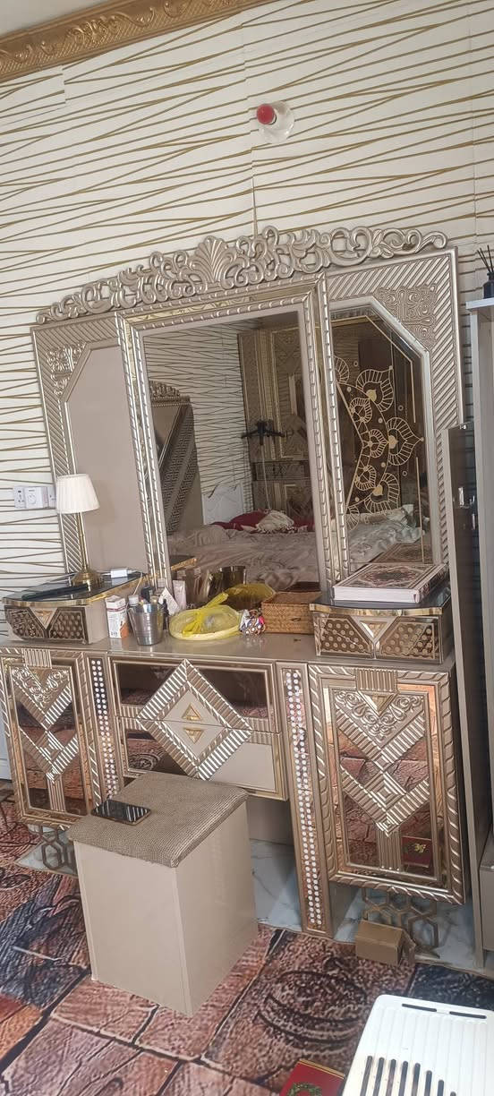 سلام عليكم 
غرفة نوم تركي 11 قطعه اضراره كلش بسيطه فقط جامتين واكعات ماخذه ب 3 مليون ونص اطيني سعر بما يرضي الله


**إذا كنت صاحب هذا الإعلان وتريد حذفه لأي سبب، رجاءا أرسل رسالة إلى الدعم الفني**