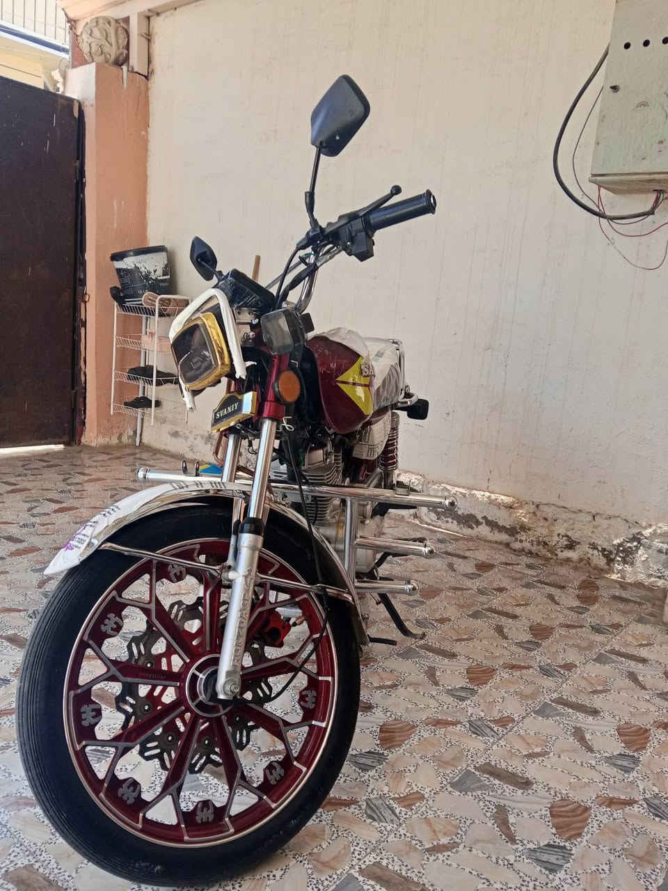 السلام عليكم
دراجة ايراني لل بيع 
موديل 25 
كهربايات كله شغاله 
سلف هندر 
موطور بنضافه الصوره 
سعر 700 وبي مجال 
عنواني الرمادي التميم قرب جسر الحوز 
رقم الهاتف ***********
