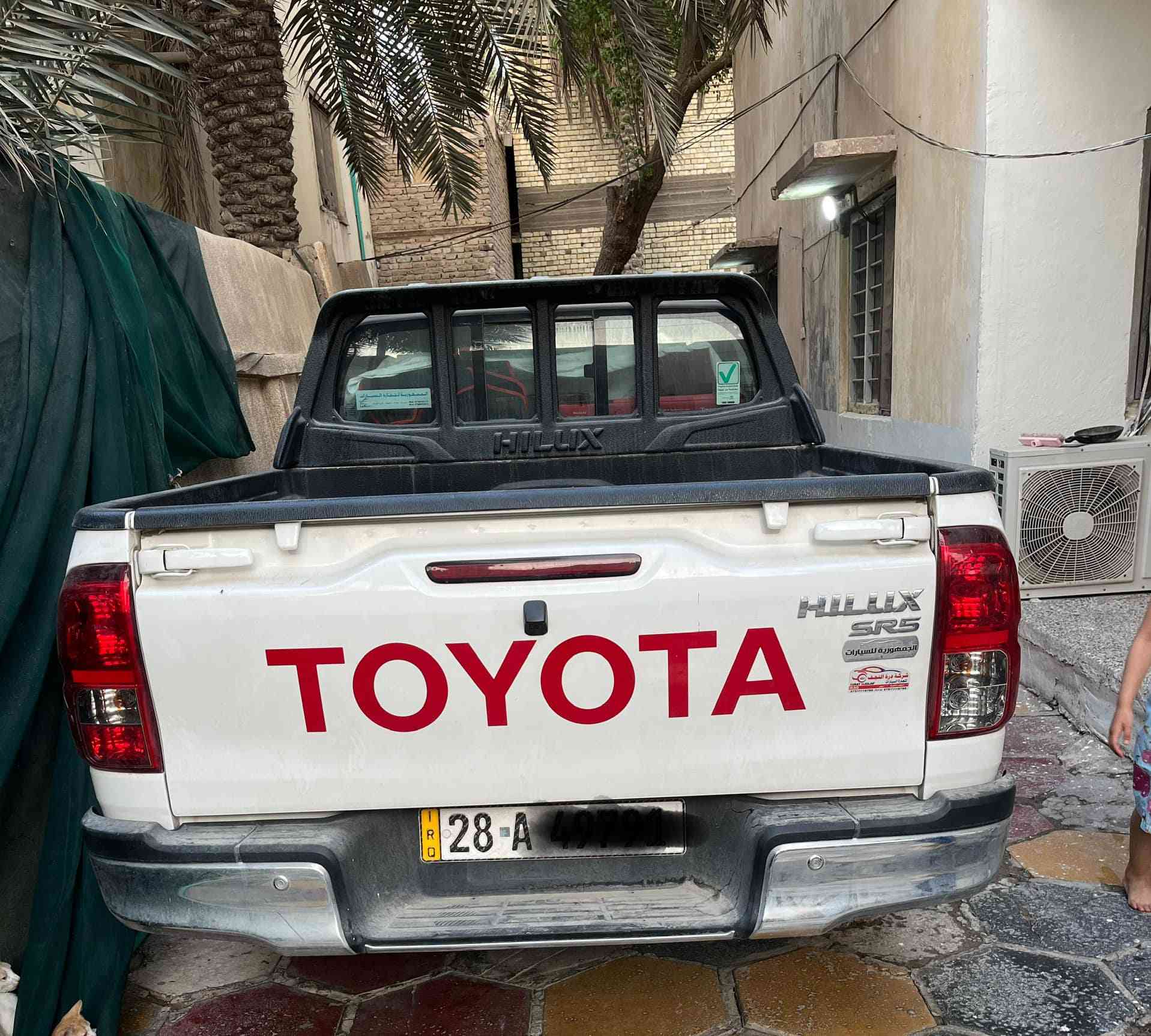 تويوتا هايلوكس ناصي ساز  فول مواصفات موديل 2023 ماشيه عشرة آلاف فقط مكفوله من الشخط باسمي نجف رقم إنكليزي سنويه لسنة 29 كير أوتوماتيك سيارة مضمومه بالبيت جديده جداً بتراب الشركة السعر 285وبيها مجال  رقم الهاتف ***********
