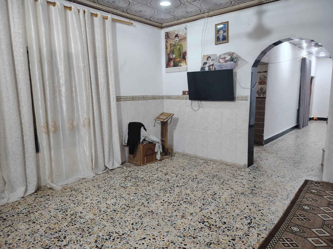 بيت البيع ميسان حي الكرامه قرب مستشفى التركي شارع ناصر ابو الباله مساحته 200 غرفتين مطبخ استقبال صاله وممر وساحه كبيره +محل
اي استفسار عله الخاص اول عله هذ الرقم ***********
