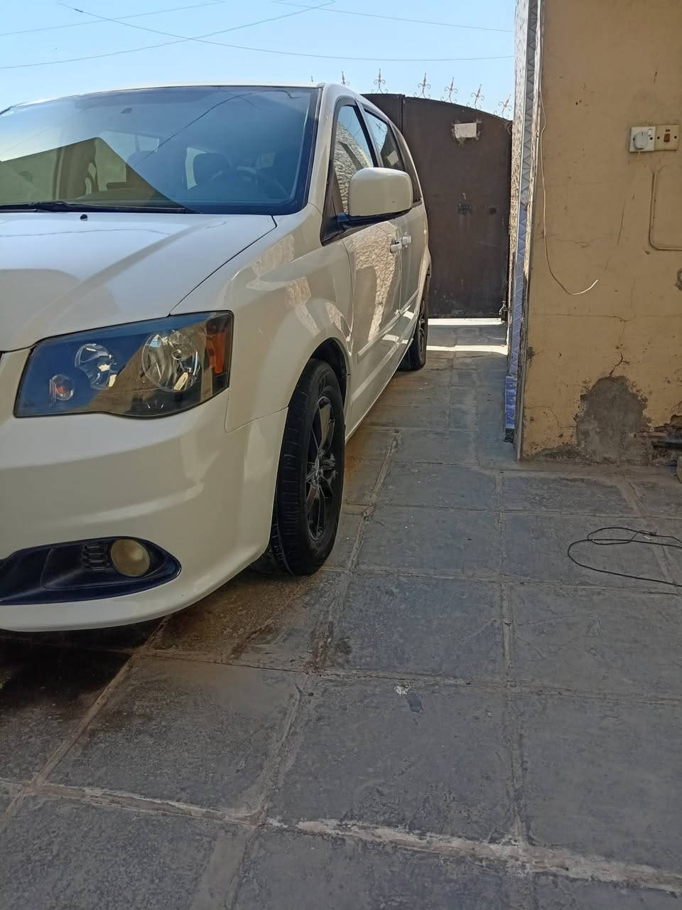 السلام عليكم دوج كرفان موديل ٢٠١٢ بغداد بسمي هزه لوحة جديده محرك ٣٦٠٠ جديد تبريد ٣قطع منظومه كامله جديده كشنات بلع صدر امامي خلفي جديد  ويل ١٧  كهربائيات كلها شغاله تحكمات كله شغاله سياره شواصي تكم قماره الغود بدنه مكفولات سياره حادث كاملغ فقط بدون داخل بنيد مبدل سبب كسر مو حادث مكان سياره بغداد لحريه سعر سيارة ١٢٠ رقم واتساب ***********
