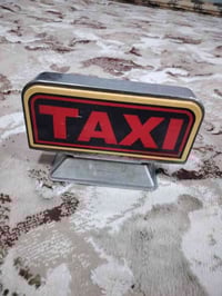 علامة تكسي ضوئية • مع كبات