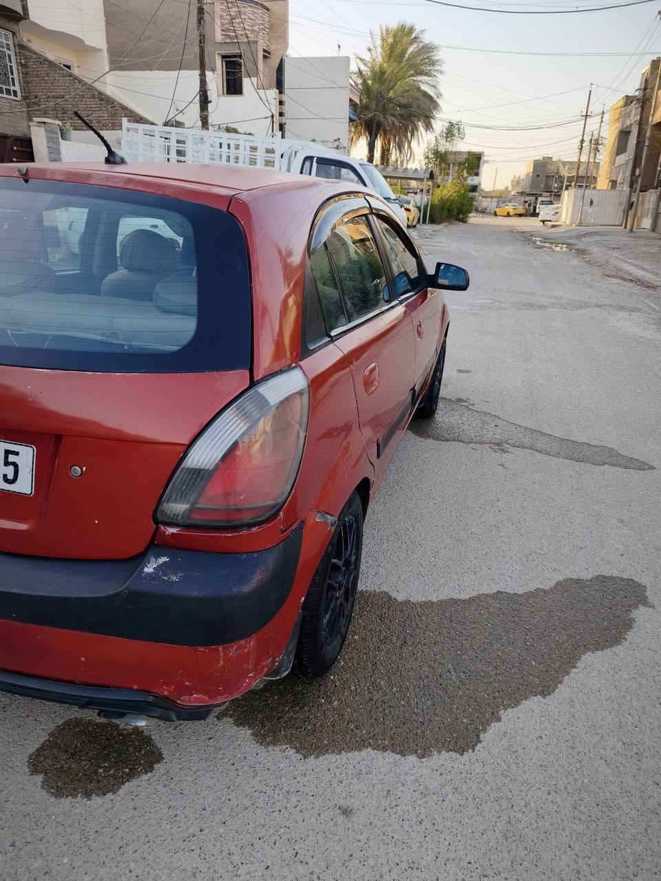السلام عليكم 
كيا ريو ٢٠٠٨ وارد كندي / محرك ١٦٠٠
حادثها مال وارد الجاملغ الايمن الخلفي 
والجاملغ الأيسر مال السائق مطخوخ بالعراق هنا ومصلح 
سيارة خير من الله كير ومكينة 
منظومة تبريد جديدة كاملة وتبريد ثلج 
صدر امامي جديد كله وتايرات امامي جدد ويل كب 
صدر خلفي بحالة جيدة وتايرات الخلفية هم جيدة
كهربائيات كلها شغالة سنتر لوك سويج 
سيارة الحمد لله ما ناقصها شي والسونار مرفق مالتها
 لغود سليمة / لونها بيه جراد شويه من يم القمارة والصفاح بيها مكان صبغ يعني ابيع الك حزام
السعر / ٧٥ وبيها مجال للطيبين 

مكاني بغداد الجديدة حي المعلمين 
متواجد فيس وع الرقم 👇
***********
