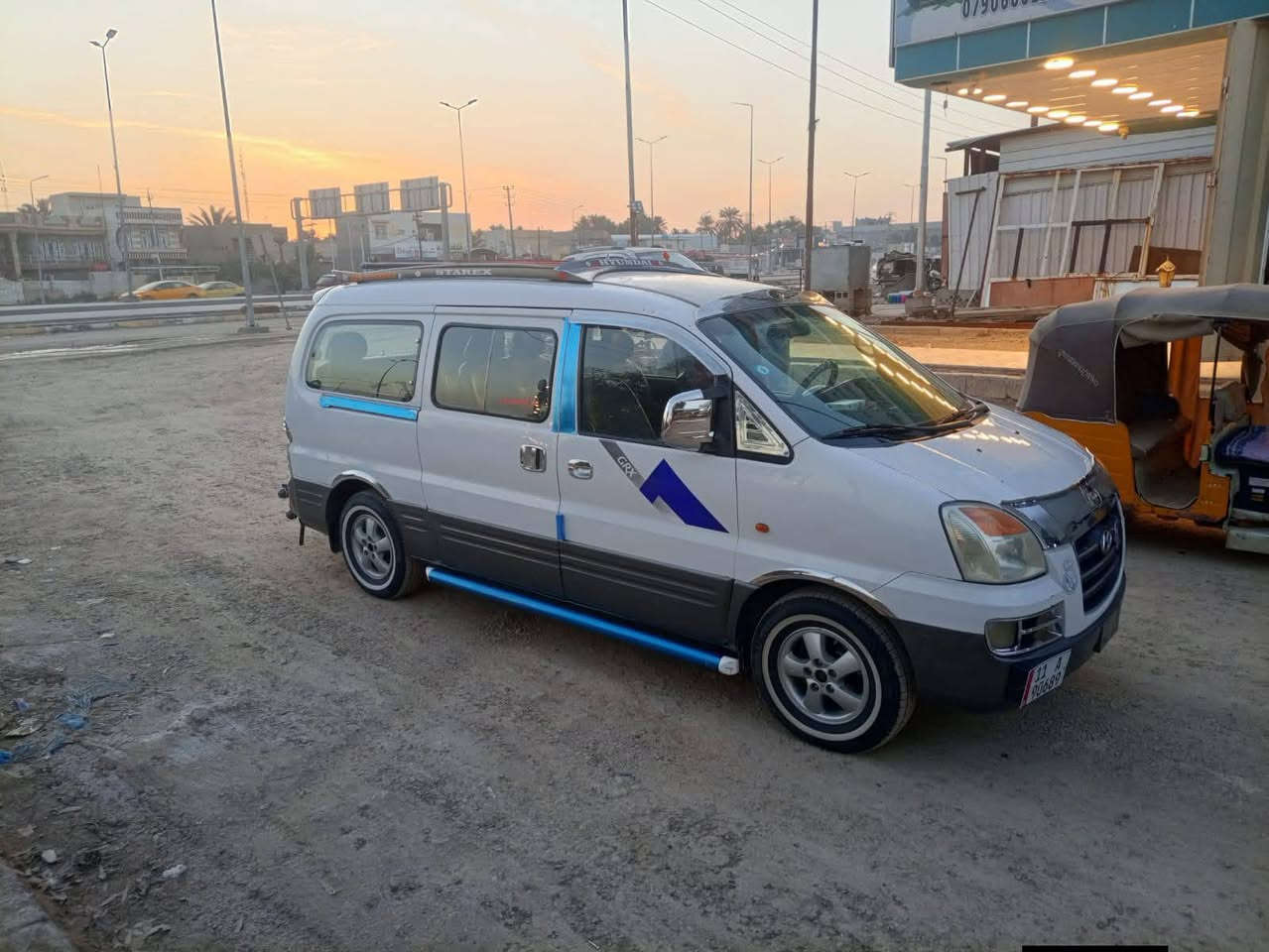 سلام عليكم ستاركس //2006 سياحي //4دسك// رقم بغداد بأسمي// رقم انكليزي //سنويه لل32 يله تنتهي //صدر امامي وخلفي جديد// تخم تاير جديد //تدفئه شغاله //تبريد ثلج// شواصي كفاله // غرفتها بلاديه مال شركه جديده //مكاني ديالى الخالص // الاستفسار ***********
