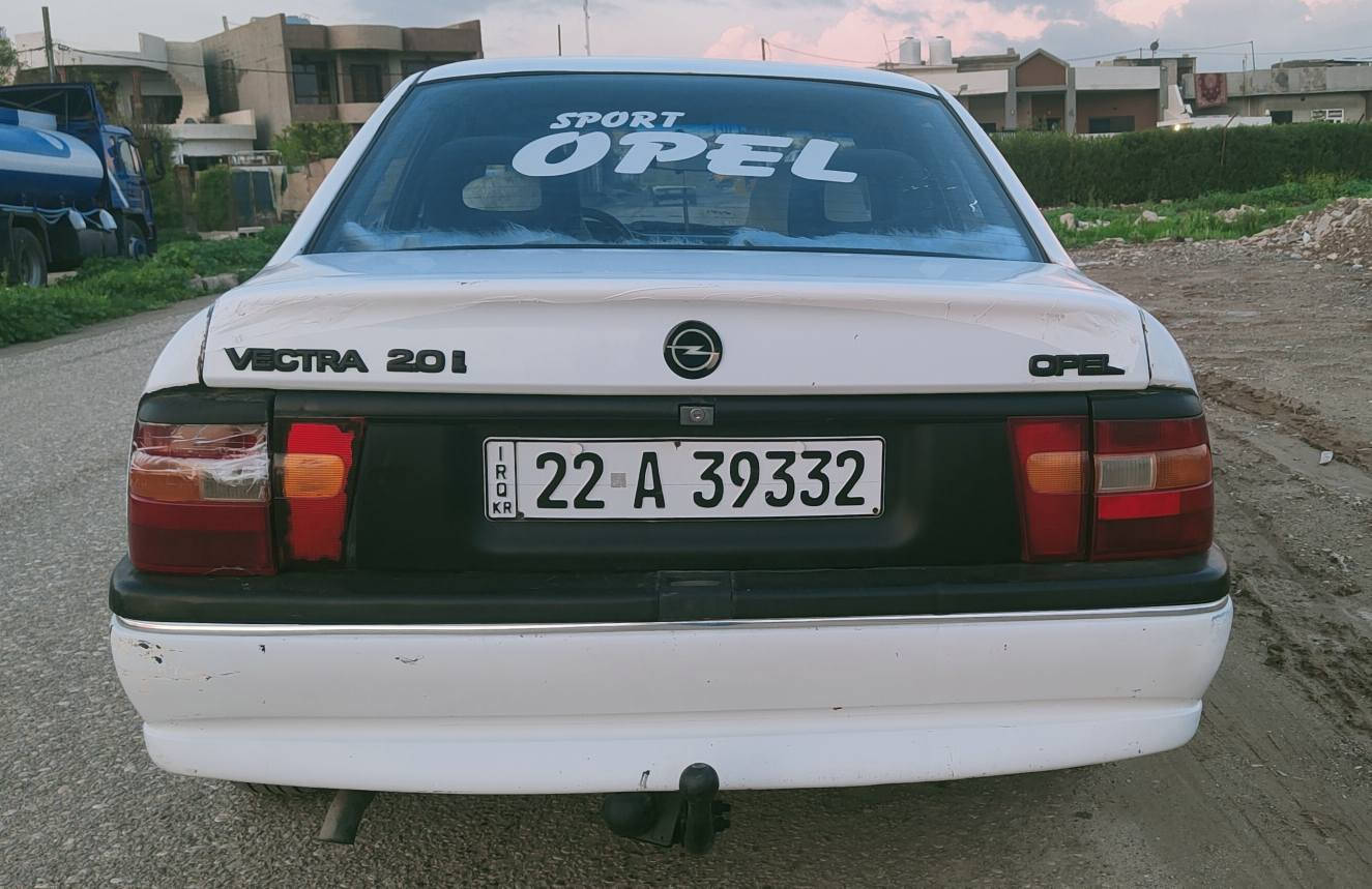 *********** سعر 44/كركوك
ئوپل ڤيكترا موديل 1993 ره قه م سه نه وى تازيه 2029  دفتر بنزينى هه يه هه زه ى تازيه.
گيرو مكينه ى به شه رت. هيلال و دووسه ى بيلاده بى ده عم و ليدراوه  قفل مركه زى. ABS كركوك, العراق
