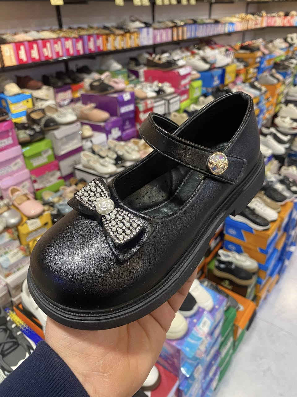 حذاء بناتي 😊😊
طبي مريح باللبس 💯💯
ثلاث الوان 
قياسات ٣٦/٣٥/٣٤/٣٣/٣٢/٣١

⭕ العنوان موصل حي المهندسين مول قوارير
      الطابق الثاني 

⭕يوجد توصيل داخل الموصل 

⭕هاتف ***********

⭕هاتف ***********
