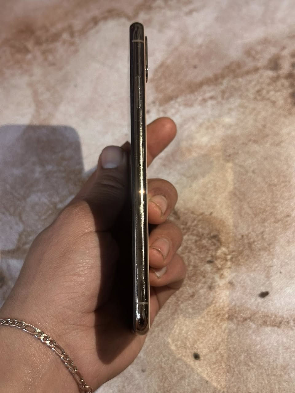 السلام عليكم أيفون  للبيع X maxاخو جديد مال بيت كارتونه موجود وسعر مناسب جدا استفسار على هذا رقم ***********
