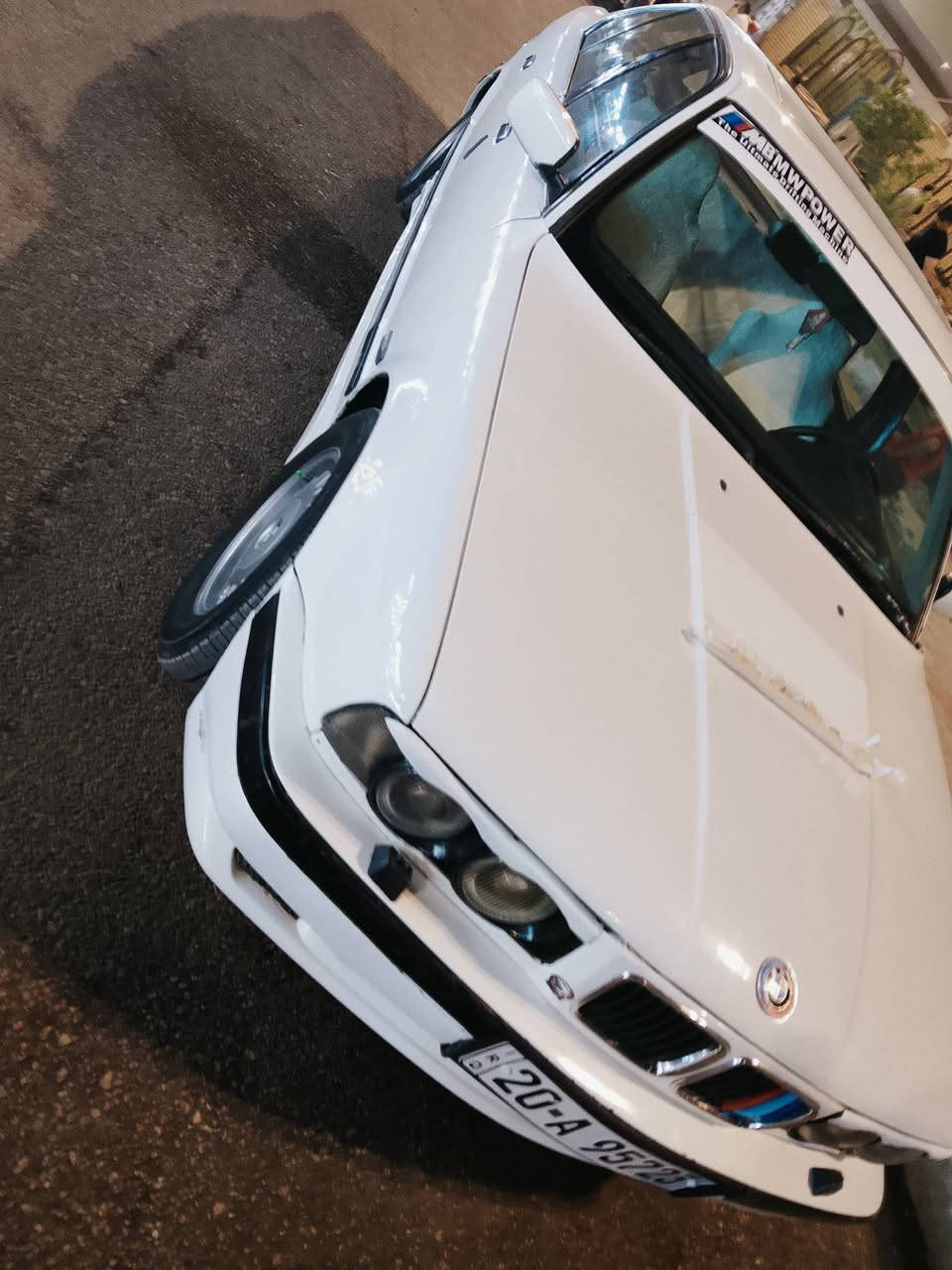 السلام عليكم للبيع او مراوس حسب القناعه BMW مديل 1988 كير و مكينه وحداديه و تبريد ثلج  سياره كفاله من ضربه قويه صبغ جماليه سنويه 2029 مداور ثاني يوم سياره نضيفه و ما عايزه ربع متخسر عليها مكاني نجف للأستفسار ***********
