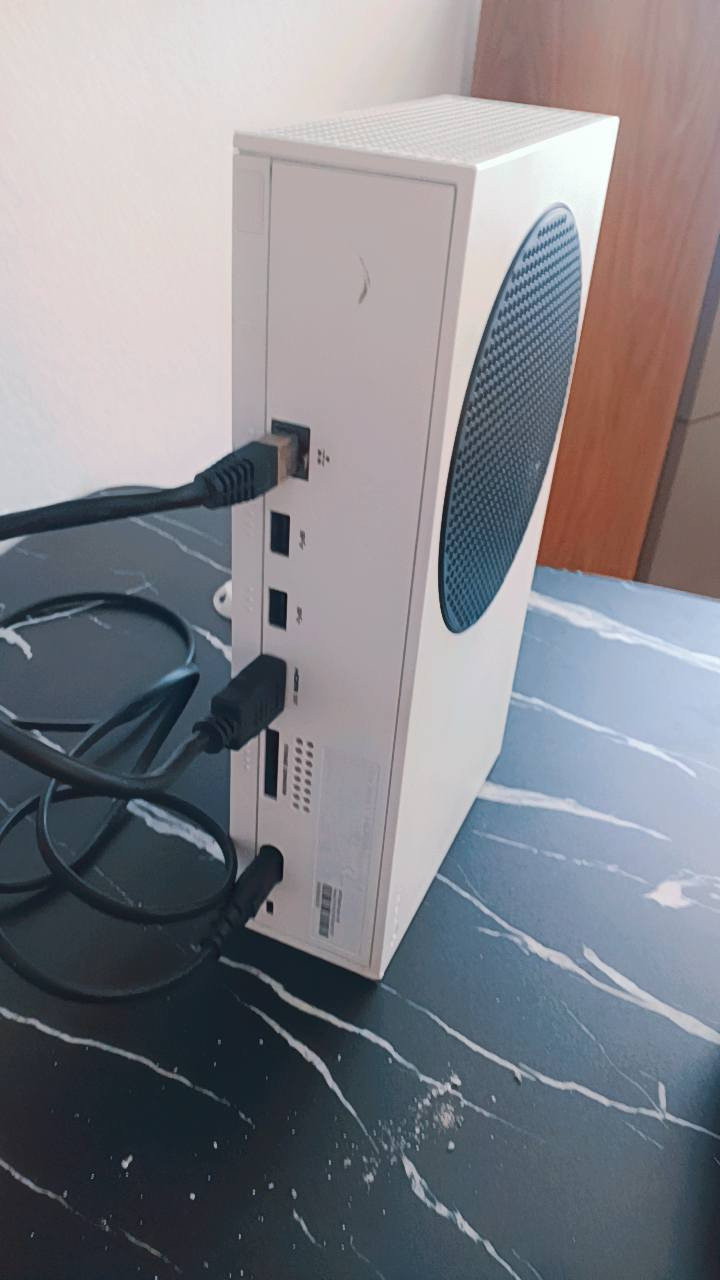 سيريس اس اصدار 2023 جهاز لوك ستيكر كارتونتا موجوده جهاز نضيف وماطافيه عليه كهرباء الجوستك مال نضيف وما مفتوح بي حساب كيم باس شهر السعر 335 الف
*********** واتساب واتصال
