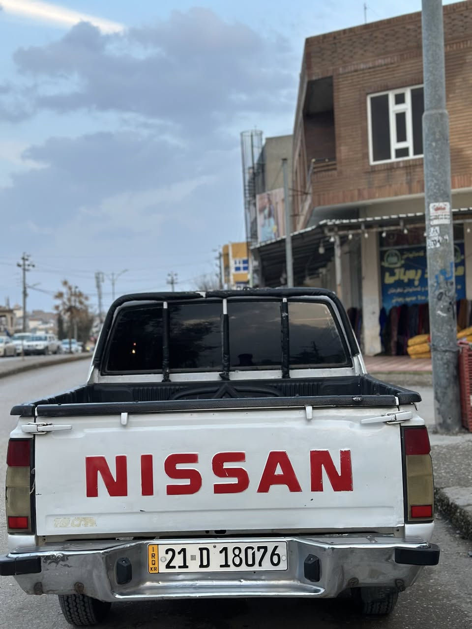 لە سەر ئیزنی ئەدمین نیسان پیکاب مۆدێل 2006 سێ پارچە بۆیاخ بێ ناوگرتن گێڕ و مەکینە بەشەرت سەیارەکە زۆر پاکە تەقەو ڕەقەی نییە  96گەڵاو مەعامەلە ژ.م ***********
