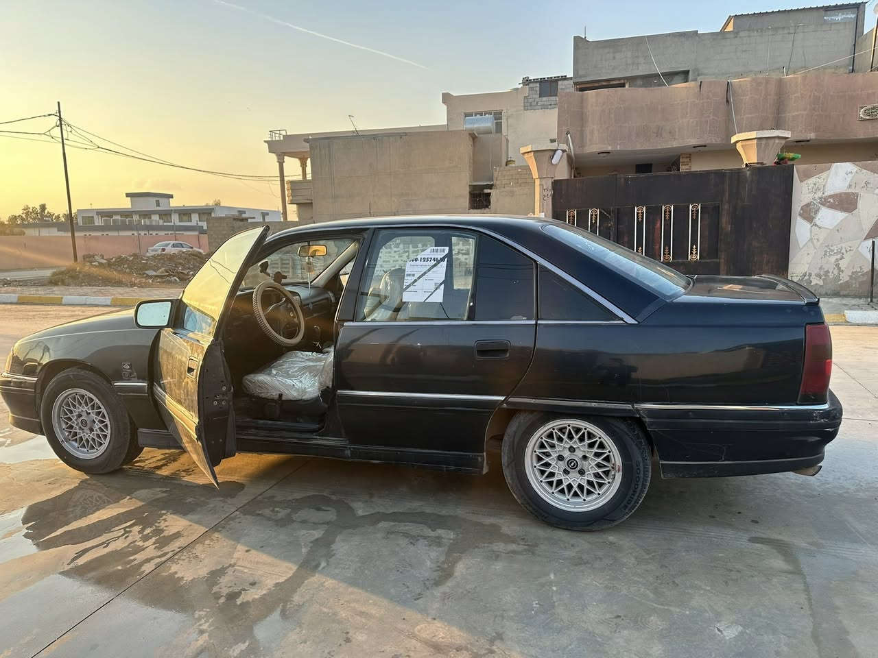 اوميكا للبيع فقط
موديل ١٩٩٢ 
لون اسود 
محرك 20
كير عادي 
سياره كاعده وحلوه مابيها نقص 
رقم كركوك شرط تحويل وغرامة سنوية جديدة لحد 2030
 بدون معجون باب خلفي سكن بيها شبر بارد سيارة صبغ جمالية فقط دفتر بانزين موجود
تختم تاير جديد  
بطارية جديد
داخل السيارة جديد
سعرها 40ورقه مجال بسيط 
موجوده سياره في كركوك ليلان
***********
