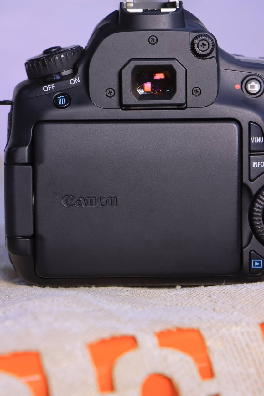 Canon 60D
بودي 
حالة جديدة زيرو بدون خدش او مسح 
معاه الشاحن و البطارية و الحزام الاصلي و الشنطة 
البودي لسه جديد زيرو
 011 16147021


**إذا كنت صاحب هذا الإعلان وتريد حذفه لأي سبب، رجاءا أرسل رسالة إلى الدعم الفني**