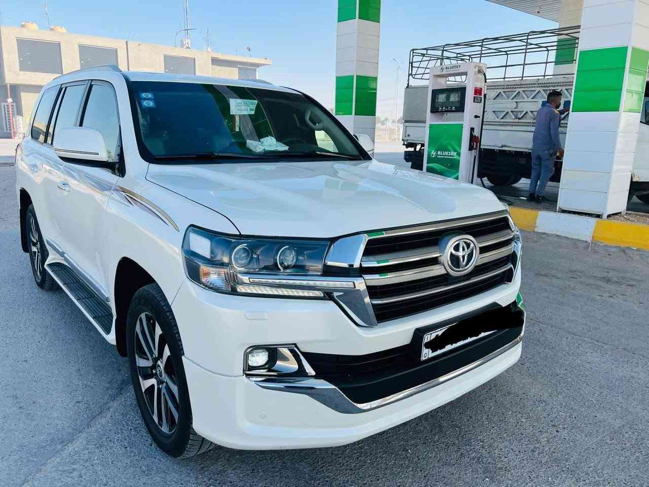 السلام عليكم للبيع لاندكروز موديل 2019 بريم اصلي رقم بغداد بسمي مشروع وطني مكفول كفاله عامه من صبغ وتبديل وفتح 
جديده معنى كلمه 
فول مواصفات 1/1
بصمه تشغيل
5بصمات ابواب 
فتحه سلايت
كشنات ثنين كهرباء ثلاث حركات
كشنات جلد اصلي
عداد لكزز
زراكات
اشارة لكزز
مري قلاب
مري شفط 
شاشه ايباد
جنطه شفط 
ديفيدي بل قمارة 
دبل ماوس
مثبت سرعه
سبعه راكب
ثلاث قطع تبريد
مطفايه حريق
محرك v6
8ايرباك
حساس امامي
حساس خلفي
اضويه تحت مقاعد
تحكمات ستيرن كامله 
وباقي مواصفات بريم معروفه 
ماشيه 90 الف حقيقي
السعر (505)
اللا ستفسار اتصل على الرقم ***********
مكان بابل حله
