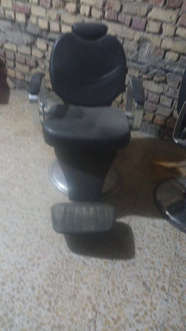 كراسي حلاقه للبيع مكاني باب المعظم كلمن وسعره تفاصيل خاص او اتصل يوجد واتس ***********
