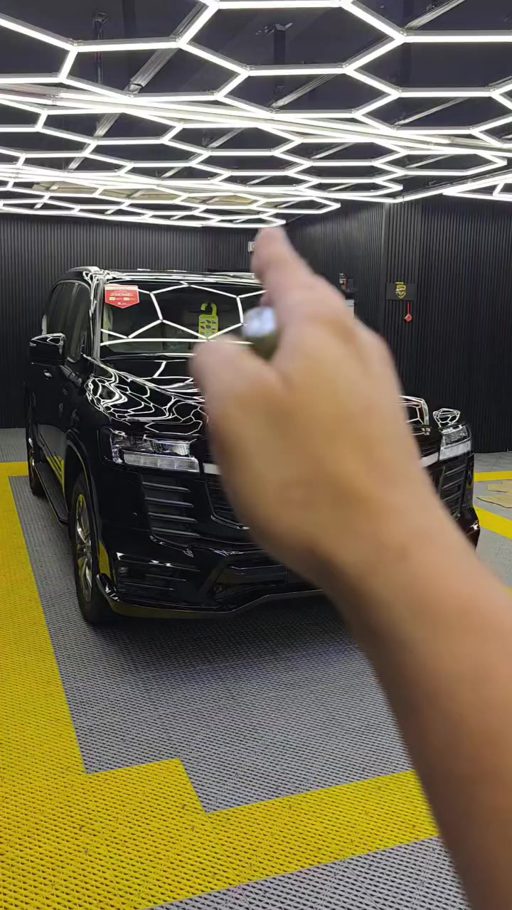 ‼️ عرض خاص ل5أيام🔥  ‼️
يتضمن العرض //😍
_بوليش عام للسياره .
_تشميع وحماية بدي السياره.
_تشميع وتنظيف الزجاج .
_ترطيب وتشميع وحماية دواخل السيارة.
_تشميع وتلميع النيكلات.
_تشميع وتنظيف وحماية البلاستيكات  الخارجية.
_تشميع وحماية
الاطارات .
_حماية الويل كب .
🎖
الاسعار:-👍
للسيارات الصالون 150ألف.✅
للسيارات العالية 180ألف.✅

تكحيل السياره على مطابقة اللون بالكمبيوتر 
_____________________
للحجز والاستفسار ***********✔

✳بغداد// القاهرة مقابيل جامع غفار الذنوب مجاور تانكي ماء القاهرة مركز العبيدي سنتر للعناية بالسيارات .

سارع بالحجز قبل انتهاء العرض .
