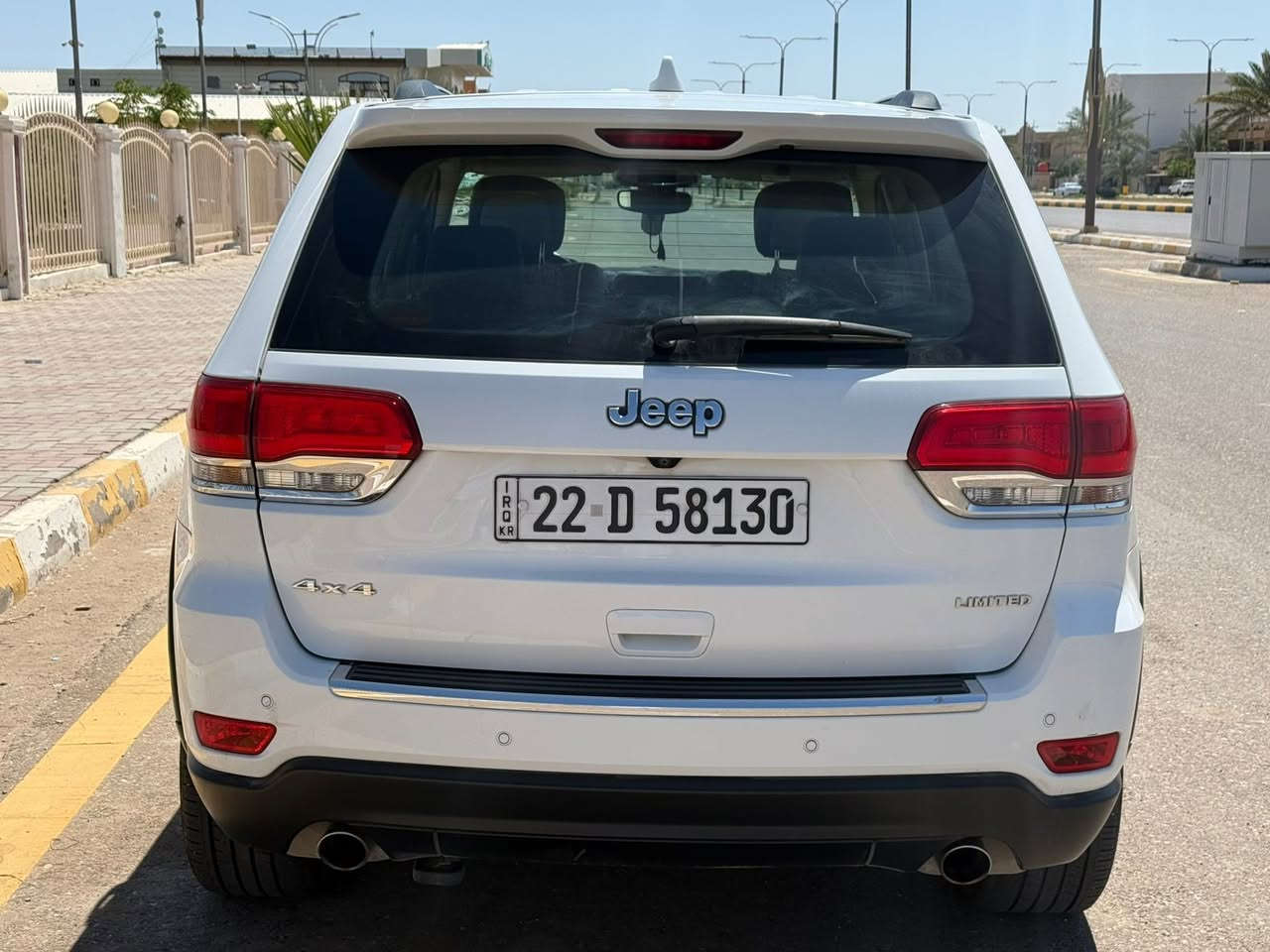 السلام عليكم 
جيب 2019 خليجي فئه اللمتدد يعني فول مواصفات .. السياره رقم اربيل باسمي ثاني يوم احولك .. ماشيه 95 الف ميل .. السياره بيهه بارد في باب السايق شبر تقريبا و صبغ بالباب الخلفي من جوه هم تقريبا شبر .. والباقي مكفول ومابيهه اي نقص مكان عامرية بغداد سعره ٢٥٥ وبيه مجال للإستفسار ***********
