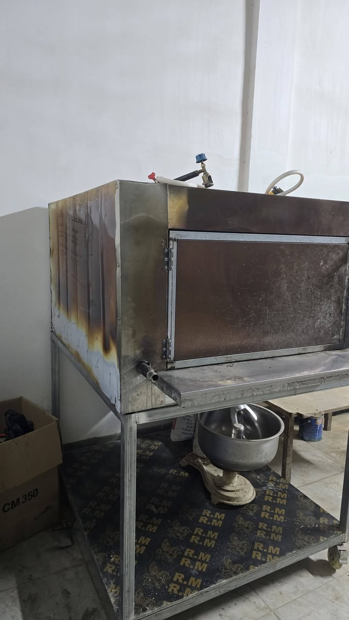 السلام عليكم
فرن حجري  جديد استخدام اقل كلش قليل 
السعر بعد التخفيض 250
بغداد 
***********
