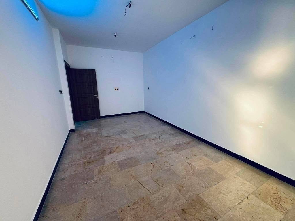 اعلان… .رقم (351)
بيت عباره عن وحدتين سكنيه يصلح استثمار مساحه (150متر) 
واجه (6 متر) نزال (25متر) 
يقع في حي الجهاد مجاور مجمع الرتاج السكني من جهة ديوان الضباط قريب علئ الشارع العام 
بناء سنه (2020)
يتكون الطابق الاول من 
(كراج كبير )(مطبخ) (استقبال) (هول) (2غرف نوم )(صحيات )
الطابق الثاني نفس مواصفات الطابق الاول .
(الطابق الاول معزول عزل تام عن الطابق الثاني )ولايوجد درج داخل البيت للطابق الثاني فقط خارجي .
للاستفسار اكثر مراسلة الصفحه📬 اوالاتصال علئ الرقم يتوفر وتساب 
((((***********📲)))))
{مكتب 🏢 الديار للوساطه العقاريه وتعقيب المعاملات وتسهيلها الواقع علي خدمي مطار بغداد الدولي قرب جامعة المشرق }
((((((بأدارة سيد عمار))))) بغداد, العراق
