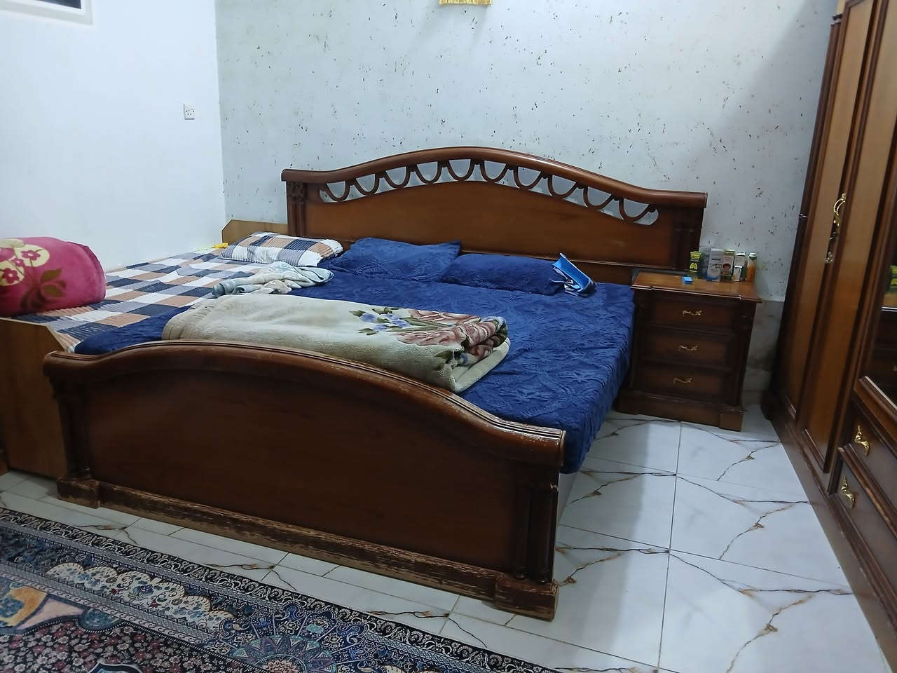 غرفة نوم كامله للبيع
***********
