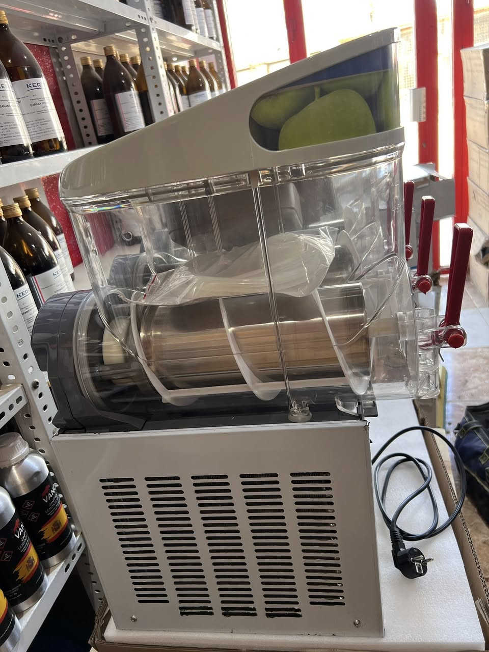 🔥 ماكينة سلاش / ازبري ثلاث احواض / للبيع 

ماكينة جديدة غير مستخدمة نهائياً  

✔️ تبريد قوي وسريع  
✔️ مناسبة للكافيهات، محلات العصائر، المطاعم  

📍 المكان: البصرة  - قضاء المدينه 
📞 للاستفسار أو الحجز :  ***********
💬 المراسلة خاص أيضاً
