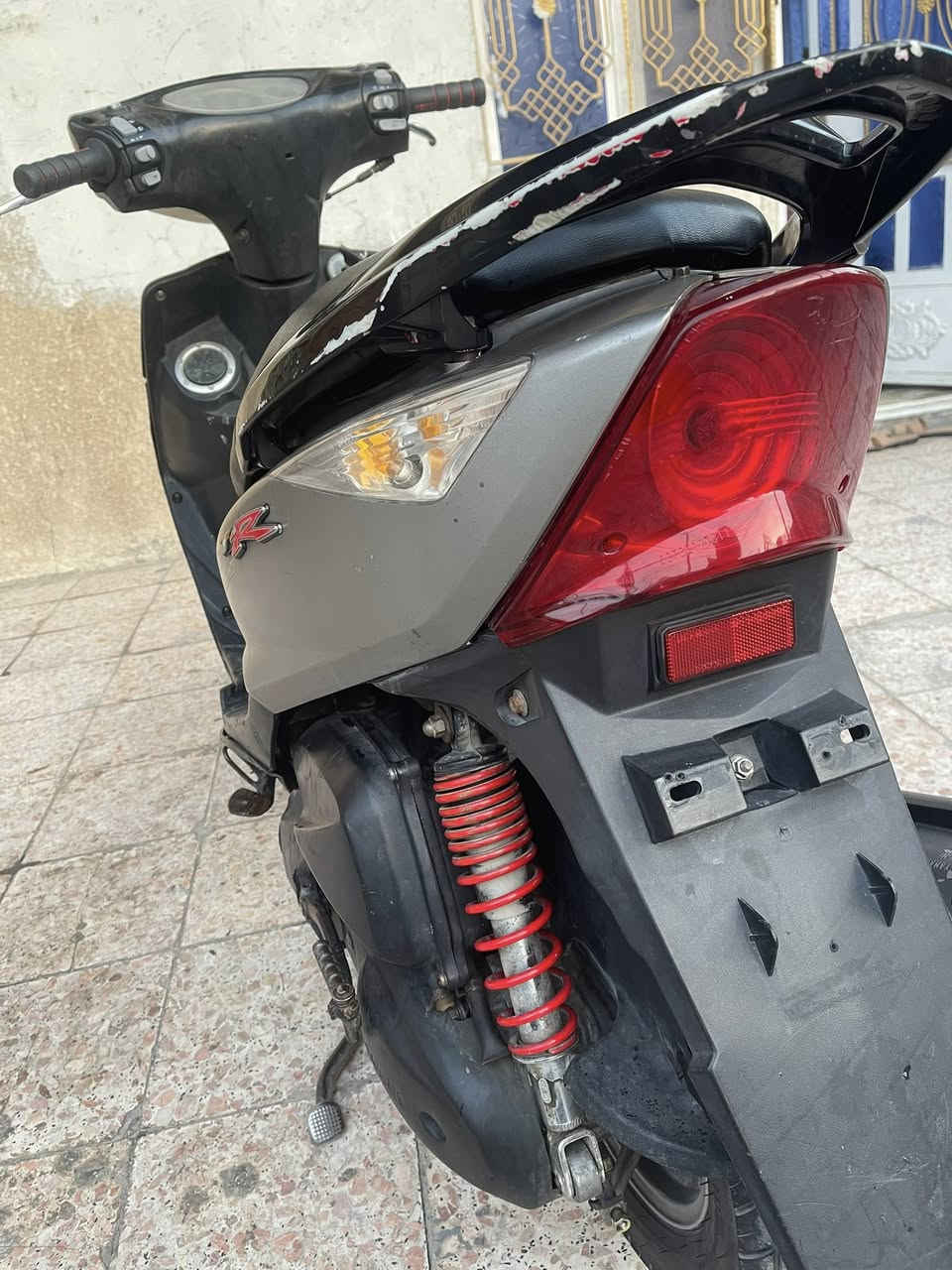 السلام عليكم دراجه مقفوله ثعلب ٧٥٠
***********
