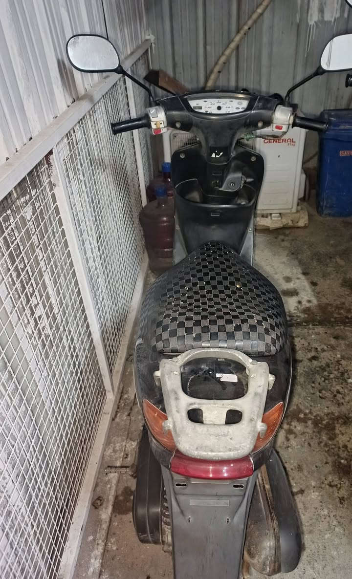 سلام عليكم دراجه عصفوريه نضيفه كلشي يشغل بيه سلف هندر كهربائياته دراجه مابيه اكسل  مكينتها صافيه مكاني بغداد طوبجي  السعر 400 نهايتة قفل 
رقم : ***********
