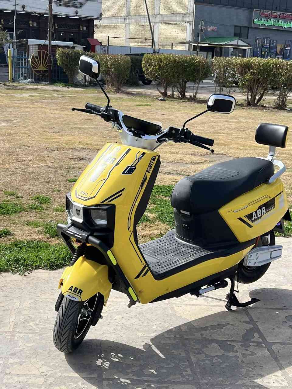 دراجه للبيع موديل 25 استعمال قليل 4 سرع نظام البك سرعه 90 أناره  6 بطاريات كبار فول سويج عدد2 بصمه 2 كارت تشغيل شاشه 2  الدراجه اي نقص مابيه السعر 650 وبيه مجال العنوان المشتل ***********
