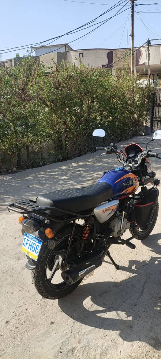 السلام عليكم دراجه بوكسر 
موديل 2019 أوراق الاصليه سبعه ماشين ب معامله ترقيم قبل سنه وما مكملينهه دراجه نضيفه وخير من الله جاهزه من كلشي بس المكينه عوزهه تجفيت فقط بيهه دخانه شلعه ومعدل كهربائيات فول 
#قيم باليرضه الله وخذهه  
#ترهم_مراوس 
#العنوان_بغداد_البلديات
***********
