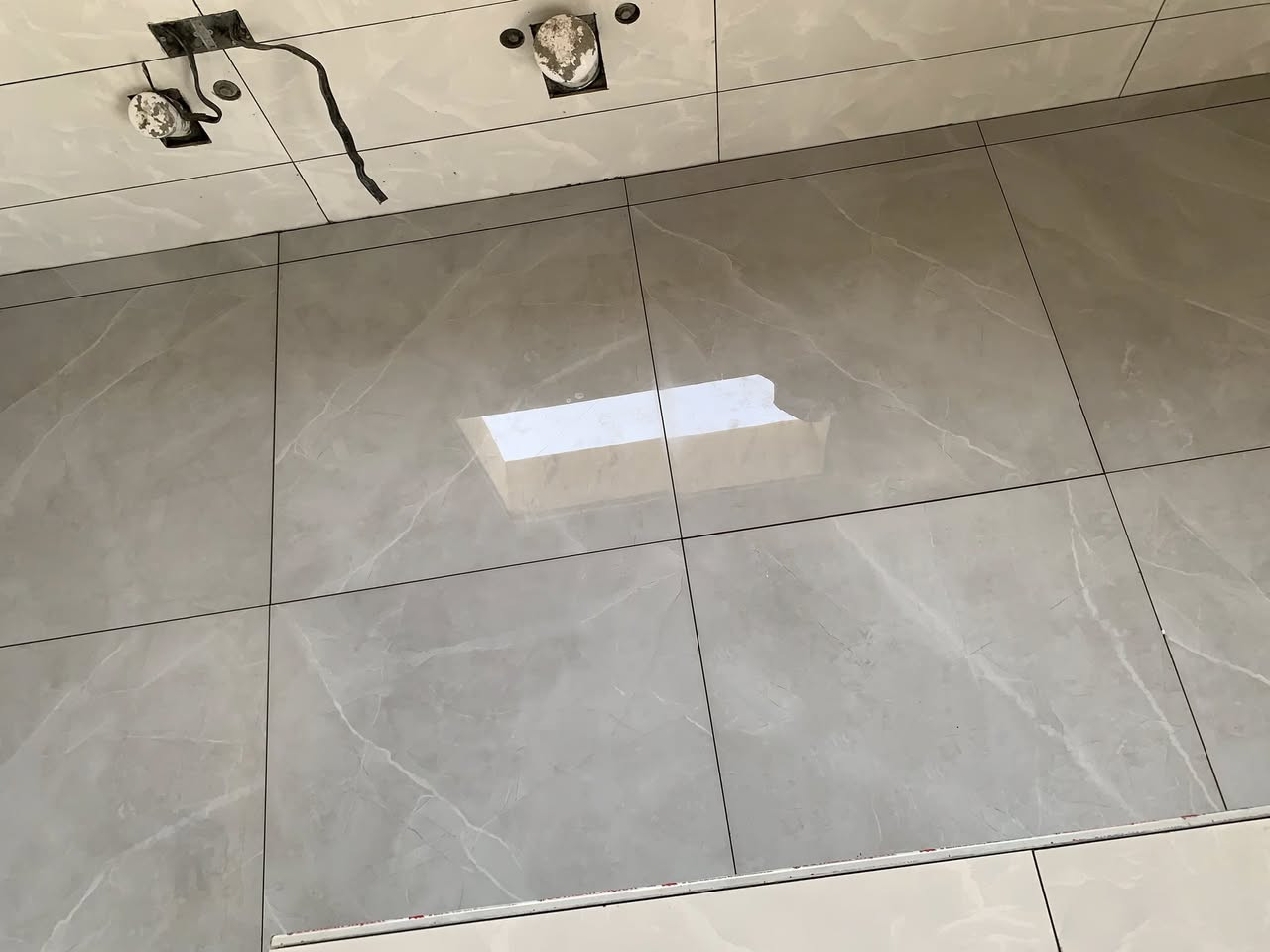 السلام عليكم ورحمة الله وبركاته اسطه سيراميك متفرغ حالياً شغل هندسي واسعار مناسبه للتواصل عبر الرقم *********** وتساب موجود بالاضافه للالتزام بالمواعيد
