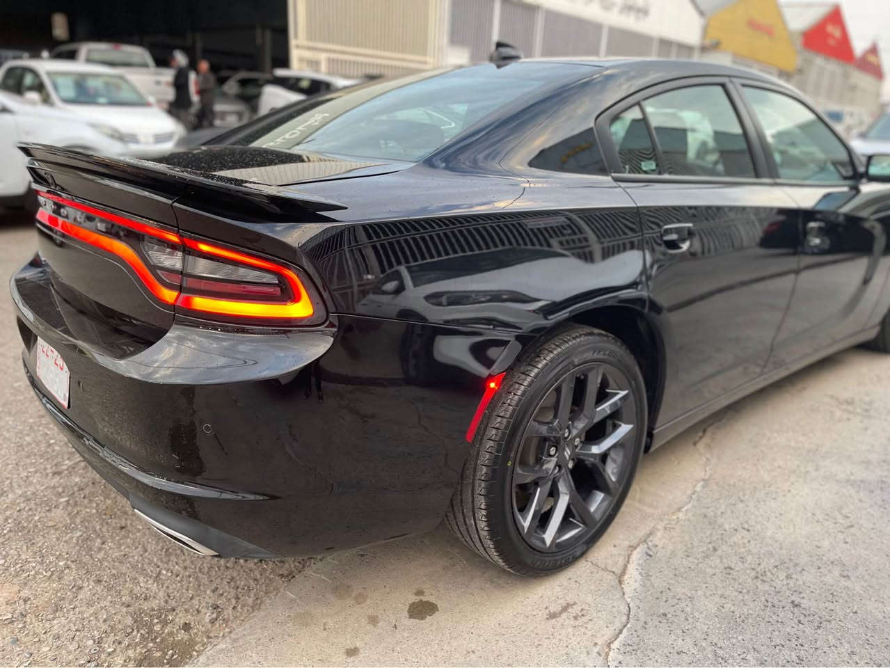 دوج جارجر موديل 2023
مواصفات SXT بصمة شغال  شاشة كبير حساس  
سيارة كلين بدون سبغ   
جاملغ امامي شبر بارد 
عنوان اربيل 
***********
سعرررررر 245 Singapore
