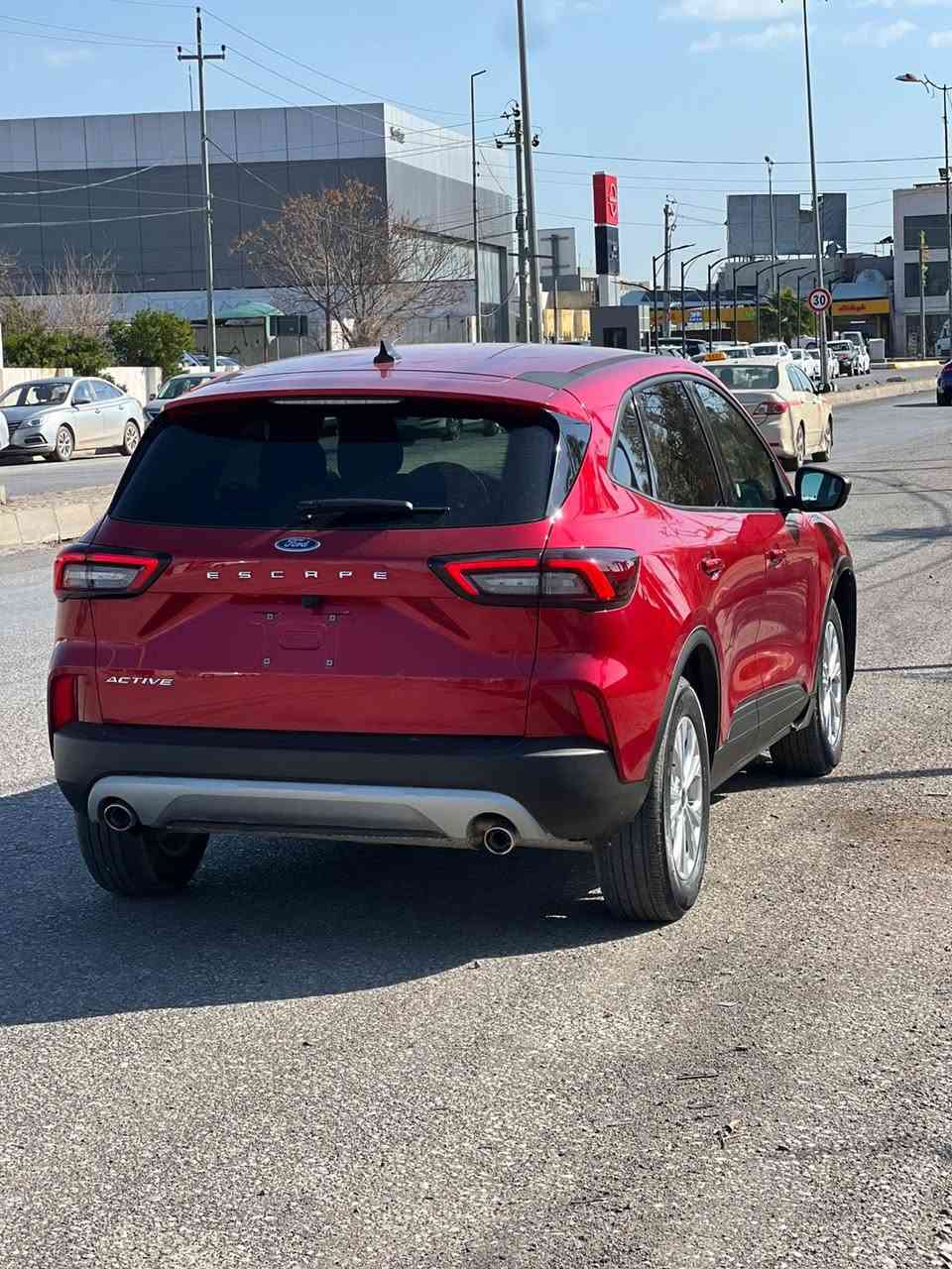 فورد اسكيب اكتيف موديل ٢٠٢٥ مواصفات شاشة و تحكم قيادة كامل رادار و كيج ذكي و نضام اقتصادي سيارة ماشي ٣ الف فقط بهاء جاملغ يمين شوية من بنيد صور حادث موجودة مكفول من دواخل بشرط سعر ١٣٨ ورقة ترقم شمالي مكان اربيل شراي يتصل 
***********
***********
