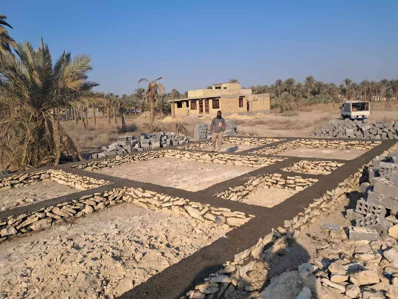 السلام علیکم 
بناء حجر درجه اولى تطبيك سواقي  رصف  عمل اساس 
  اسعار مناسبه ***********
