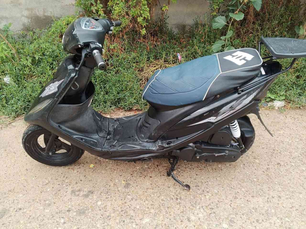 سلام عليكم دراجه ماكس للبيع سعرها 550الف وبيها مجال مكاني قضاء المدينه هوير وهذه رقمي ***********
