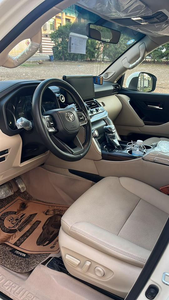 السلام عليكم لاندكروز GX.R تون تيربو 2022 مكفوله ماشي 39 الف كيلو وكالة ساز مكان السيارة بغداد الغدير الاتصال ‭0770 556 8880‬
