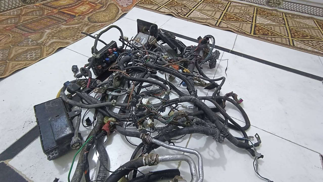 سلام عليكم من رخصت الادمن صاحب الكروب عندي ضفيره افيو ٢٠١٠واردامريكي اتوماتيك  سستم كامل يعني ضفيره مكينه وبجم وضفيره دشبول ويه قاعده افيوزات الداخله والخارجيه شرط والساعات وياهن يعني الكيجات وعقل كامل السعر ٣٠٠وبيه مجال قليل رقم التليفون ***********بيه وتساب مكاني ناصريه
