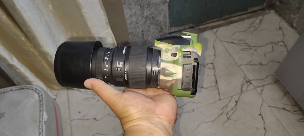 سلام عليكم كامره نيكون 5500
كامره نضافه فول

ملحقات كامله

جنطه كامره

رام 64

شاحنه 

بطاريه  اصلي مال نيكون  

قبق عدسه 

زوم رياضي 70 300 سكما

جلاتين حمايه الون عسكري
وهايه تصويرها كدامكم 
سعر 550 
موجود فيس 
واتساب 
***********
