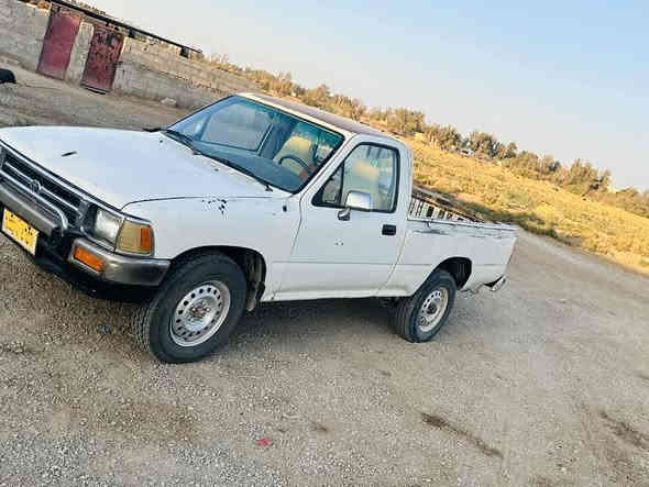 تويوتا موديل 89 سياره حلوه ونضيفه وجاهزه سعر 33وبيه مجال مكان السياره ذي قار الفجر ***********
