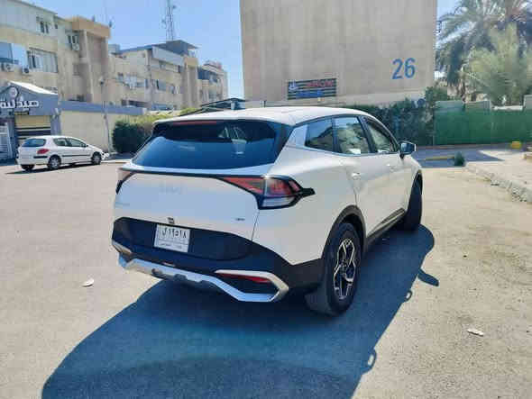 السلام عليكم سيارة سبورتج ٢٠٢٣ وارد امريكي حادثهه موضح بالمنشور فقط تبديل الباب الخلف اصلي نفس اللون  وبيهه جاملغ وبنيد مبدلات بدون حادث اصليات فقط ليبل مختلف السيارة ماشية ٣٥ ميل  المكان المشتل السعر ((٢٠٥ ورقة)) وبيهه مجال*********** بغداد
