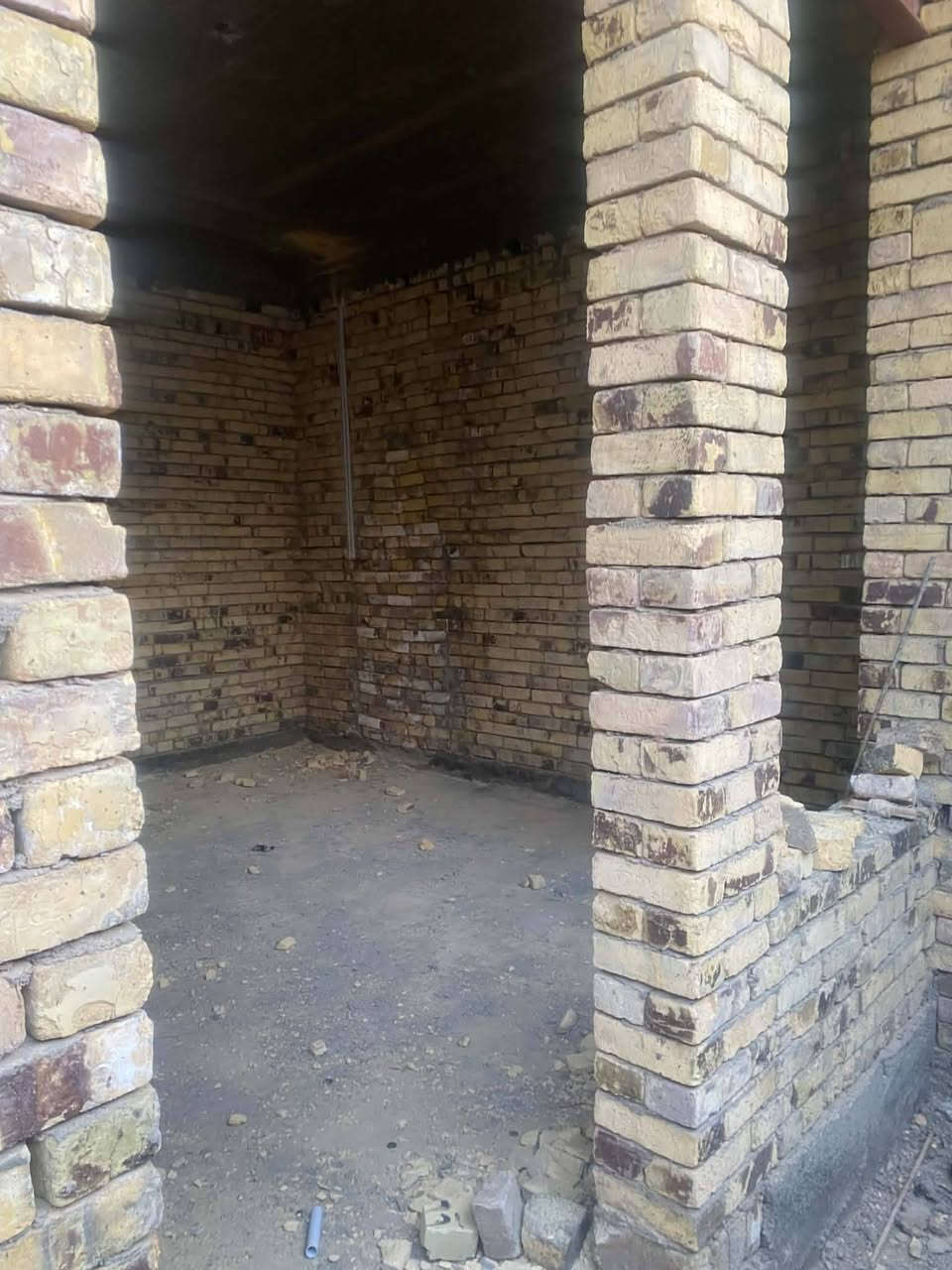 السلام عليكم مكلف بالنشر 
بيت للبيع الفرات مقابيل شركة حمورابي مساحته 100مربعه ثاني عرصه عن الشارع الرئيسي
الطابق الاول مسقف ماء كهرباء الطابق الثاني واصل  لسقف بناء جديد وخارطه مرتبه
مطلوب اسكان 40القسط الشهري 340
والباقي 100بليد
للستفسار يرجى الاتصال 
@***********
