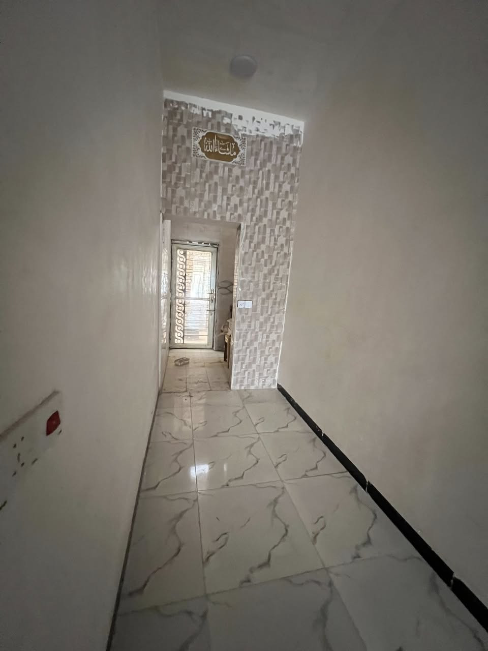 دار المساحة 150 متر طابو صرف 
بناء حديث 
طابقين يحتوي على كراج استقبال مطبخ صالة غرفة نوم 2
صحيات داخلية وخارجية 
العنوان كربلاء الحسينية حي الزهراء قرب السبيس 
السعر 75مع المجال 
للأستفسار أتصال ***********
