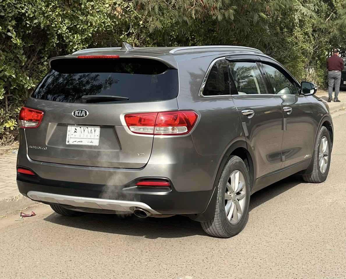 السلام عليكم 

كيا سورنتو 2016 وارد امريكي صور الحادث مرفقة 
بل منشور بدون ايرباك بدون دواخل بيه جاملغ صبغ
وحافة البنيد بارد 

رقم بغداد مشروع وطني تحويل ثاني يوم

المواصفات: شاشة - كامرة دوارة - فول تحكم ستيرن 

قطعتين تبريد -فور ويل AWD - مانع انحدار - مود درايف

محرك V6 3500 GDI - راكب 7 - كشنات جلد

داخل لونين - ويل كب - بلوجكتر زنون -LED نهاري 

بلوتوث - AUX - ABS - USB 

مكان السيارة بغداد الدولعي 

للتواصل والاستفسار 
***********
***********
