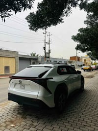 هاي السيارة لاي احد يريد يشتري سيارة كهرباء بس متخوف من الصيني لان هاي...