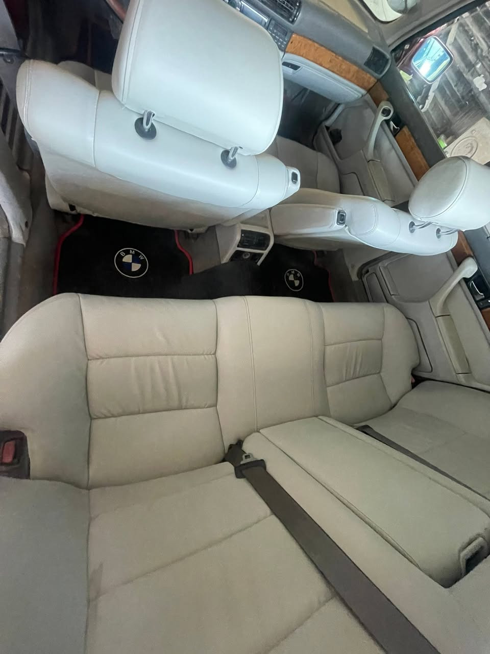 السلام عليكم
BMW735
رقم بغداد انكليزي بسمي 
داخل ابيض كهرباء جلد 
لون ماروني 
تبريد خير من الله 
مكينه كير جديد حاويه 
مكاني بابل الحله مركز المدينه 
***********
السعر 46 وبيها مجال قليل
