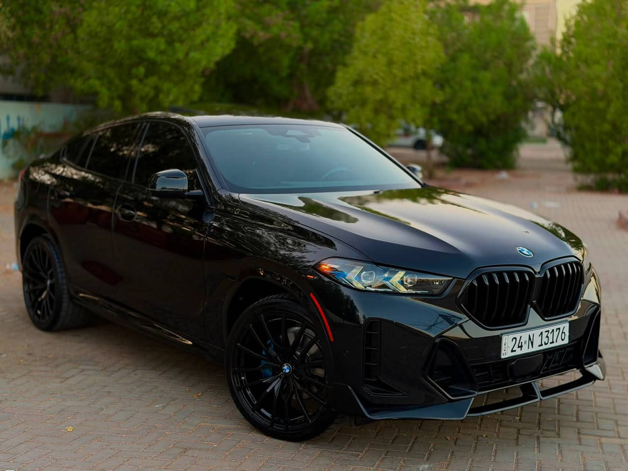 السلام عليكم 
Bmw X6 M 2025 
فوووول مواصفات فئة M 
معروفه مواصفاتها 
بانوراما 
ناضور ليلي 
تدفئة وتبريد كشنات 
تدفئة ستيرن / تدفئة كشنات خلفيه 
رادارات وحساسات بكل مكان 
اوتو بارك 
داخل لد متغير الوان 
مختومه سياره بكل مكان شعار M 
وبعد بيها هواي مواصفات …… 

ماشية 42 الف 
مكفووووله من كلشي حتى الدعاميات بشرط 
كلين تايتل 
رقم دهوك باسمي تحويل ثاني يوم وباج تضليل بسياره 85‎‎%‎

السعر 69500 وبيها مجال كلش بسيط 

مكاني بغداد المنصور 

***********
