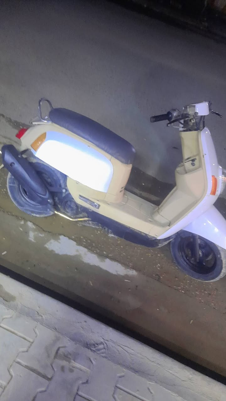 سلام عليكم دراجه ماكس بوليس نضيفه صالنه اف ام للبيع مكان ال حسينيه السعر 450 وبيها مجال 
***********
