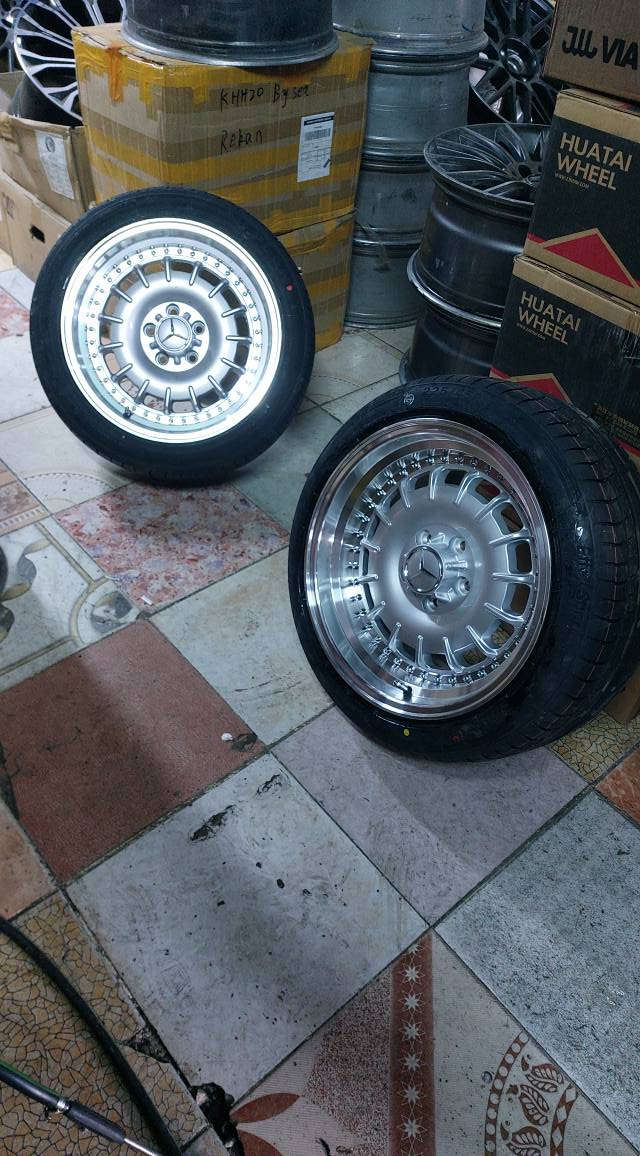 ويل مرسيدس كلاسيك ١٧ تو سايز 
سعر الويل ٦٠٠$ 
السلام عليكم ورحمةالله 
محل ريكان للبيع ويل مرسيدس
عنوان: اربيل صناعة جنوبية مجمع التايرات
توصيل لكل المحافظات العراق موجود
تليفون: ***********
***********  whatsapp أربيل, العراق
