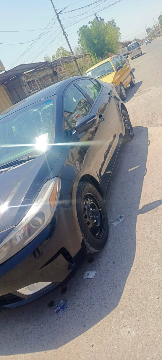 السلام عليكم.. فورتي 17 وارد أمريكي رقم بغداد بأسمنه حادث امريكا تبديل جاملغ امامي عكس السايق وصبغ البنيد بدون دواخل وبالعراق انصبغت بيه قطع أثر شخوط كير ومحرك كفاله ماشية 127 الف السعر 100 ورقه وبيه مجال العنوان بغداد ***********
